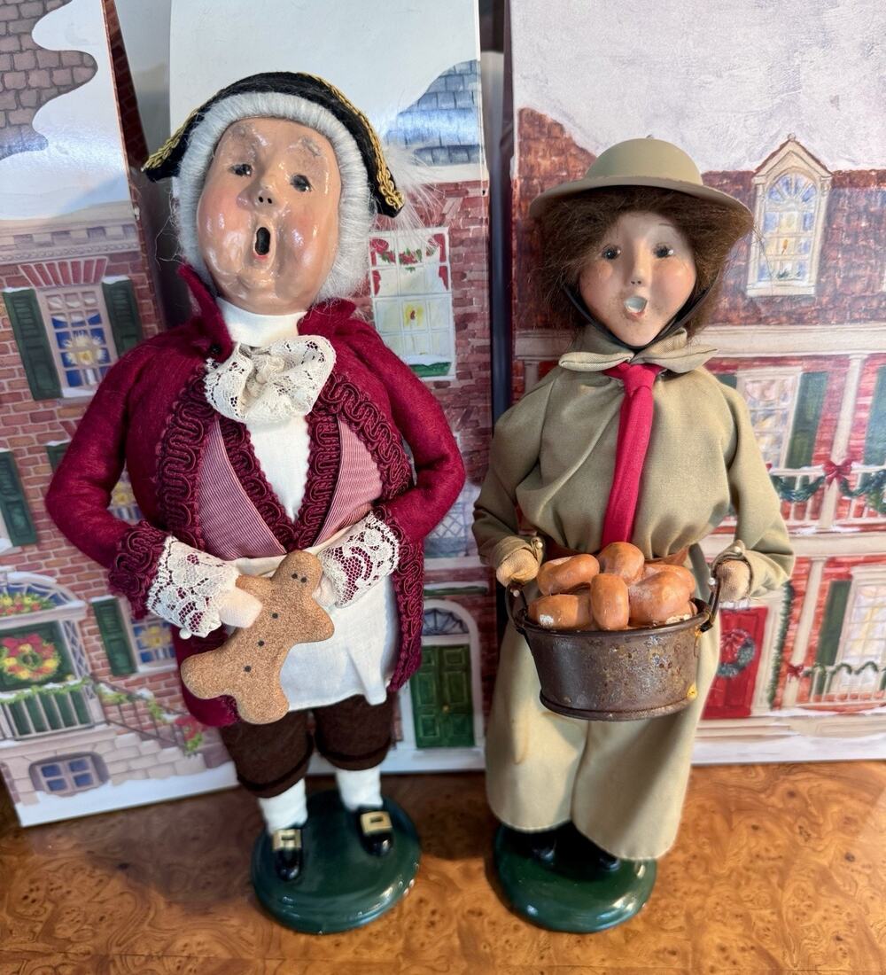 Byers Choice Carolers 1996 Gingerbread Man/ 2002 Salvation Army Bagel Lady PAIR7